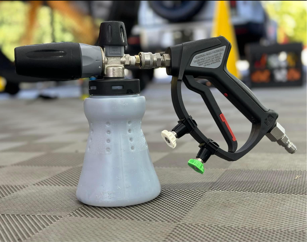 MAD CAR CARE UNIVERSAL PRESSURE WASHER/NOZZLE TIP HOLDER
