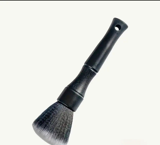 Ultra Soft Detail Brush Short Handle in Black